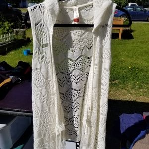 Sleeveless crocheted hooded cardigan